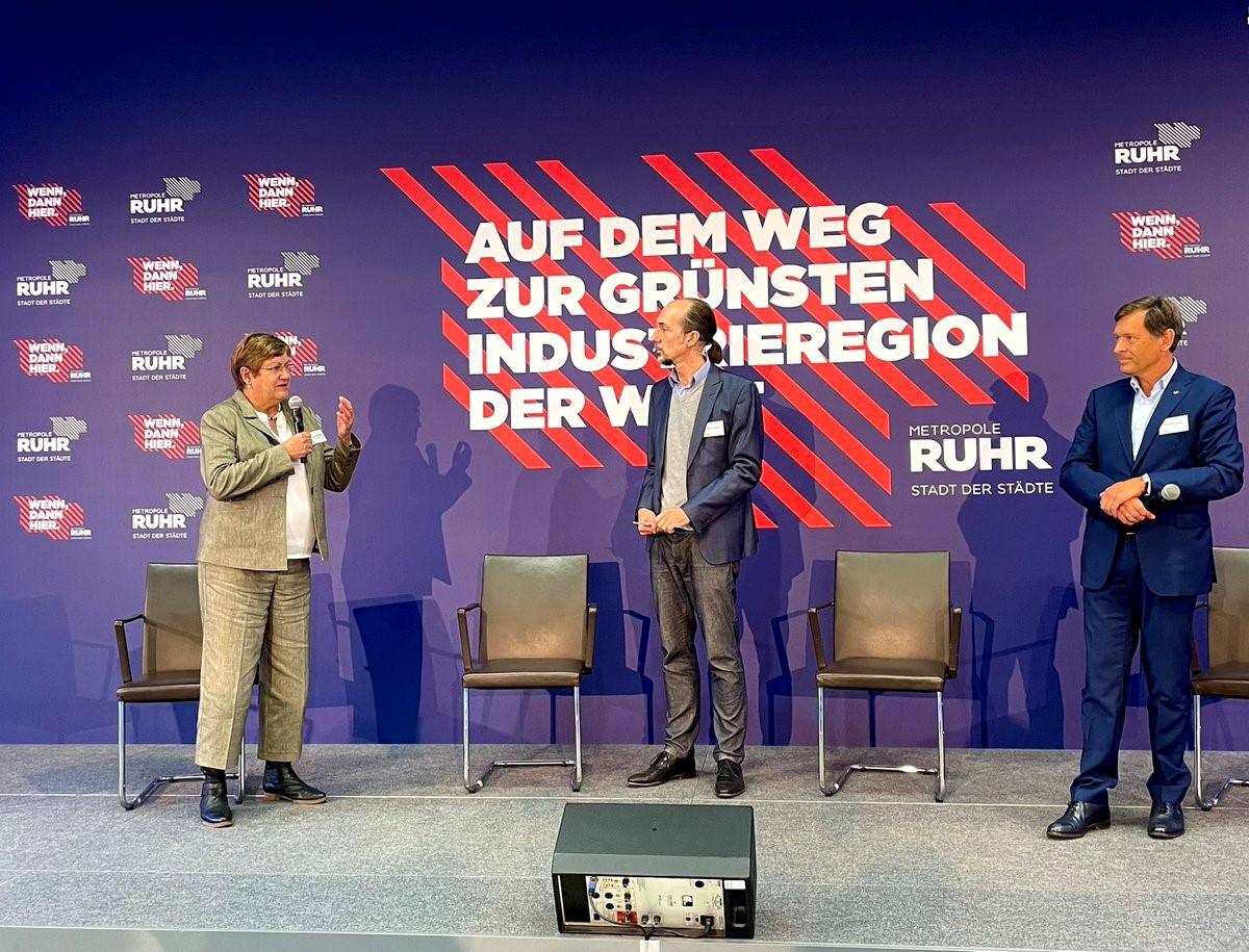 RVR-Regionaldirektorin Karola Geiß-Netthöfel mit Stefan Wegner, Geschäftsführer Scholz & Friends, und Dr. Frank Dudda, Vorsitzender der RVR-Verbandsversammlung und Oberbürgermeister Stadt Herne. (v.l.)