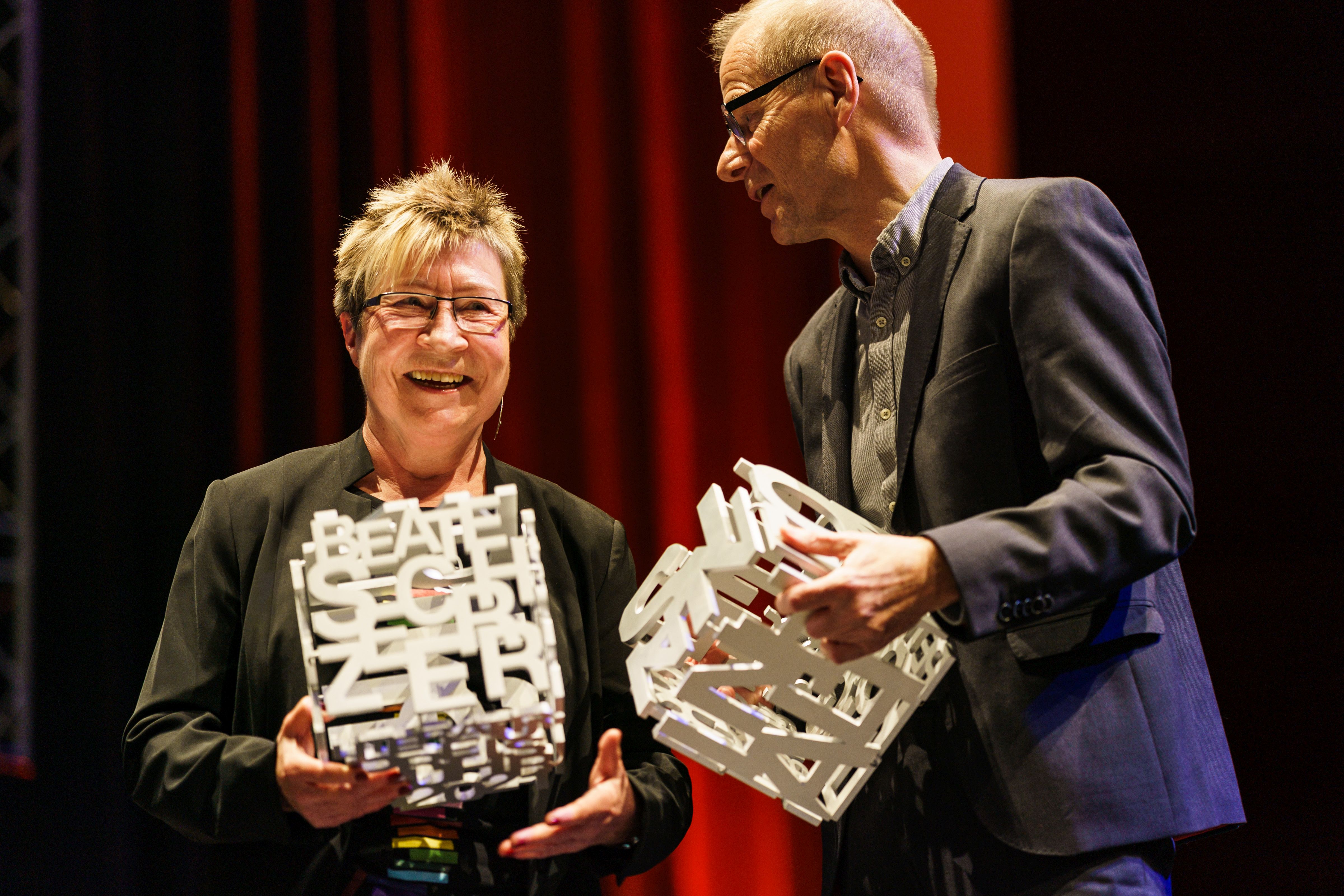 Beate Scherzer und Peter Kolling, ausgezeichnet mit dem schwergewichtigen Ehrenpreis des Literaturpreises Ruhr 2021.
