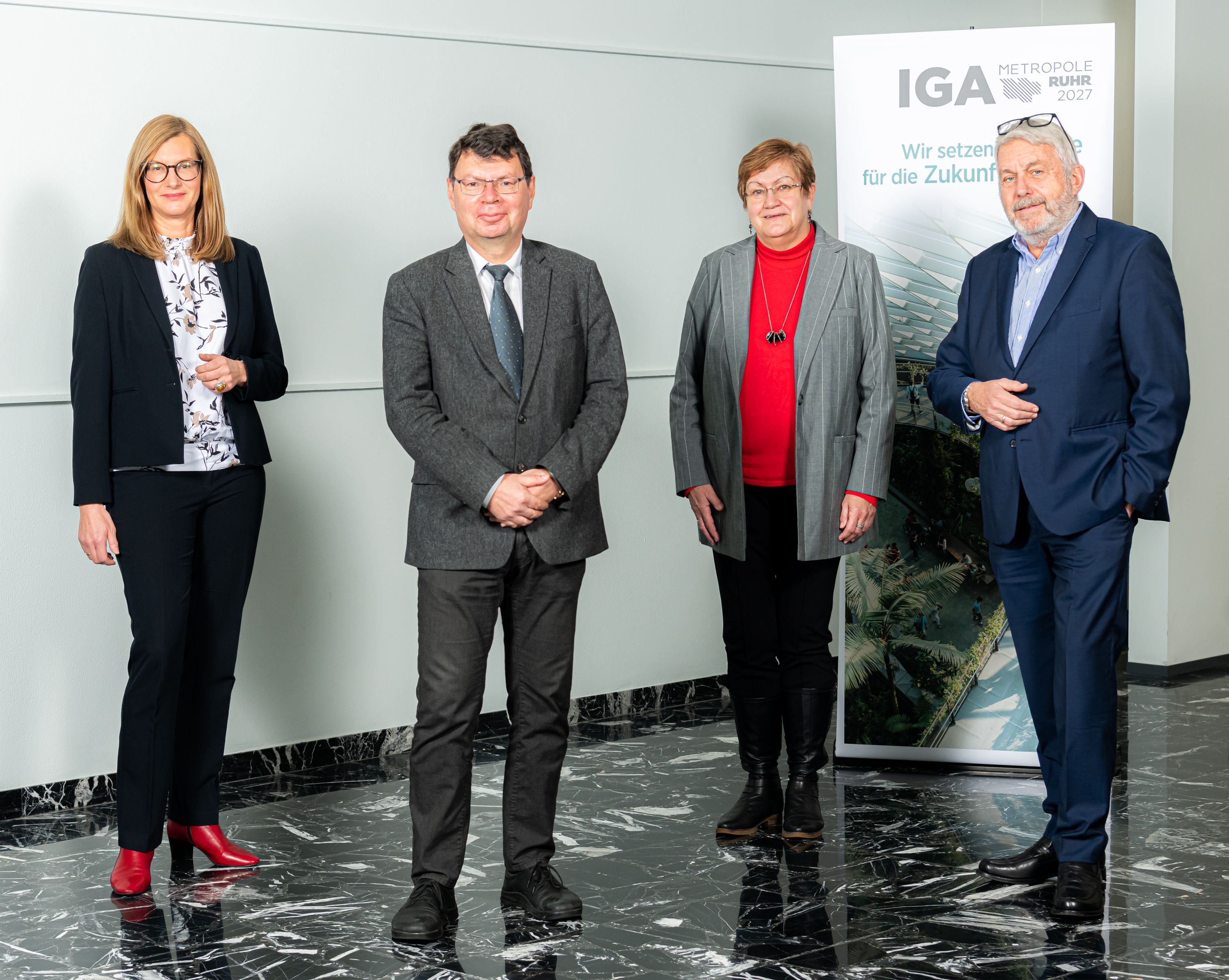 IGA-Geschäftsführerin Nina Frense, RVR-Beigeordnete, gratuliert Horst Fischer zur Bestellung als IGA-Geschäftsführer zusammen mit RVR-Regionaldirektorin Karola Geiß-Netthöfel und DBG-Geschäftsführer Jochen Sandner. (v.l.)
