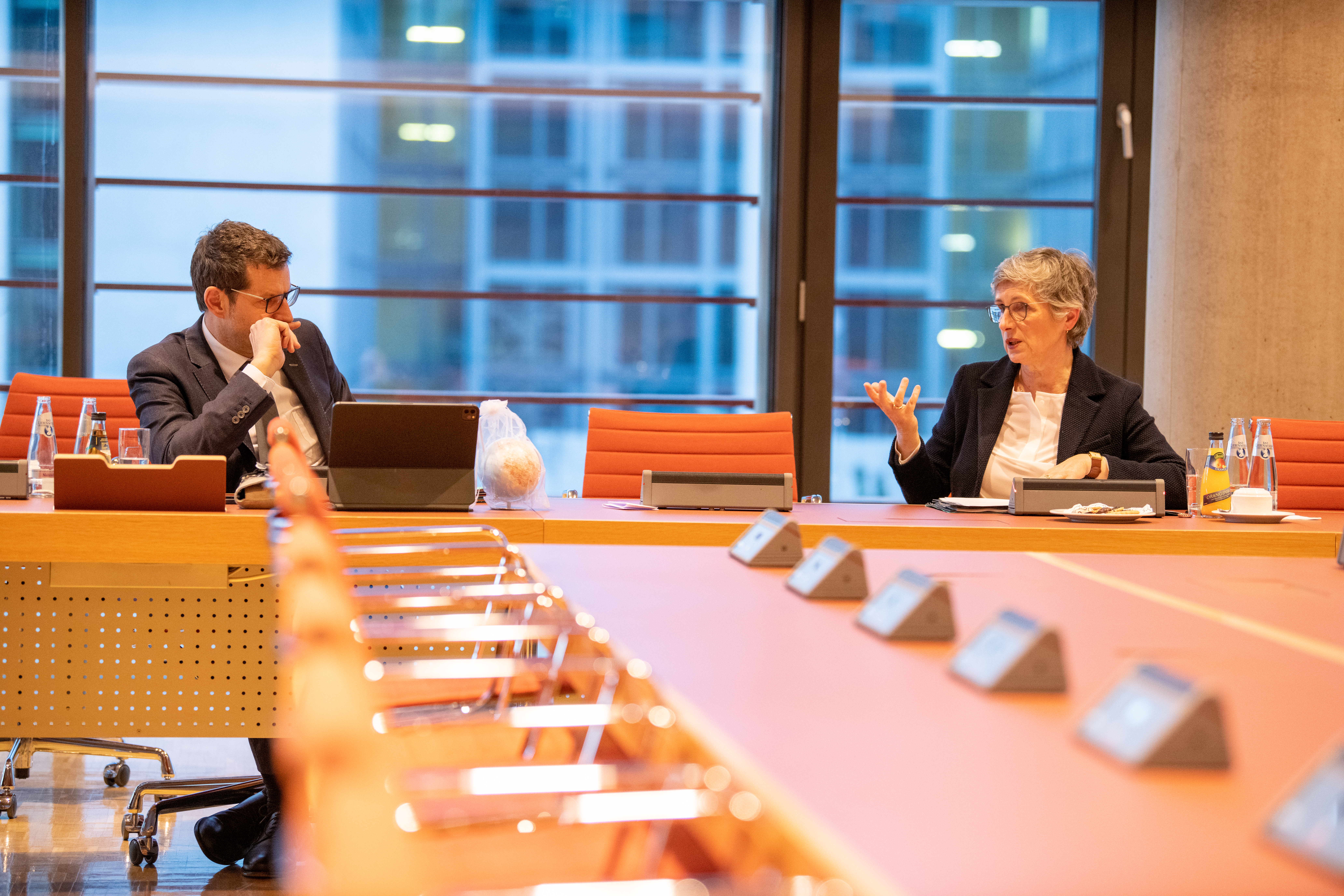 Thomas Eiskirch, Oberbürgermeister Stadt Bochum, im Gespräch mit Britta Haßelmann, Vorsitzende Bundestagsfraktion Bündnis90/Die Grünen.
