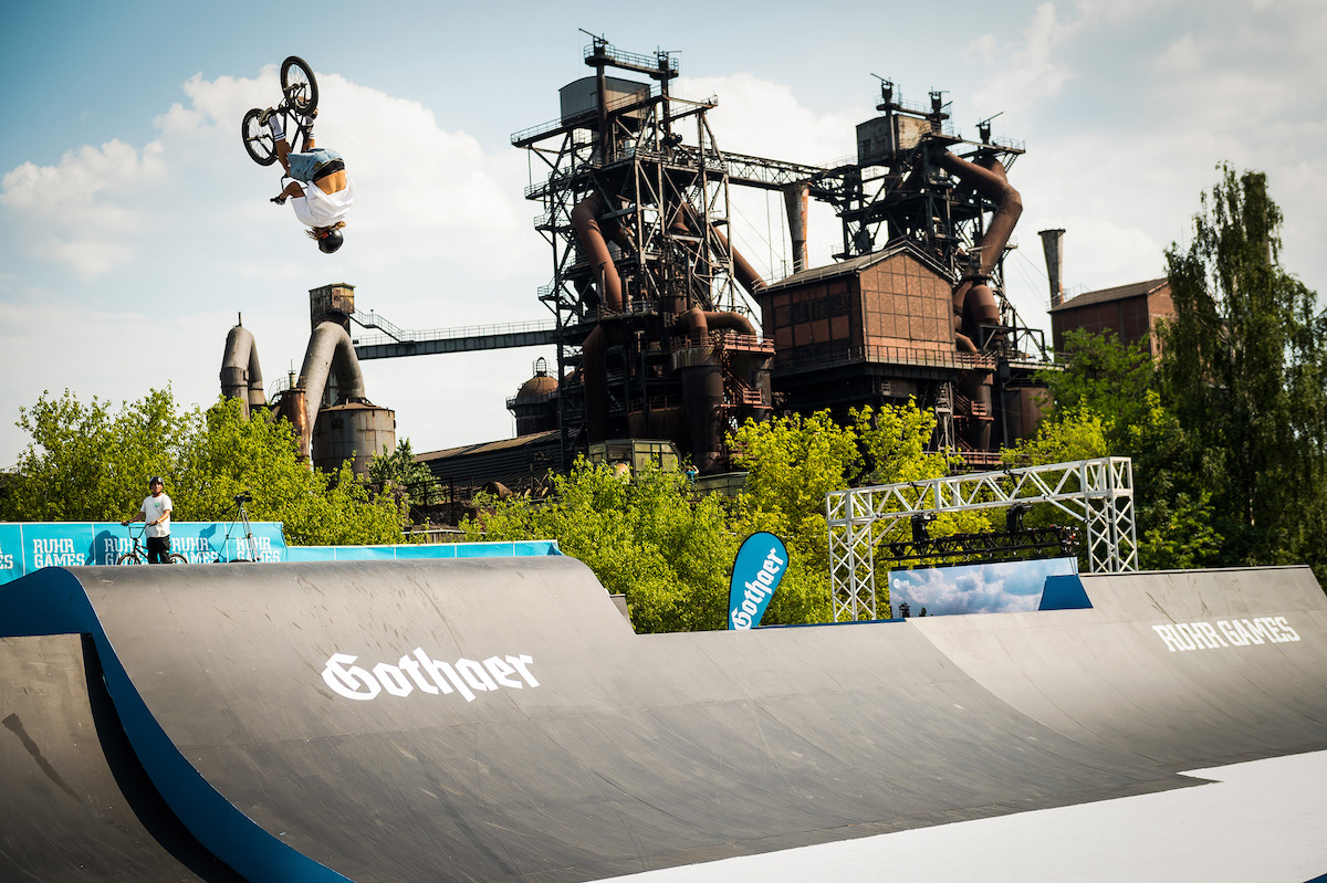 BMX Stunt auf einer Rampe bei den Ruhr Games