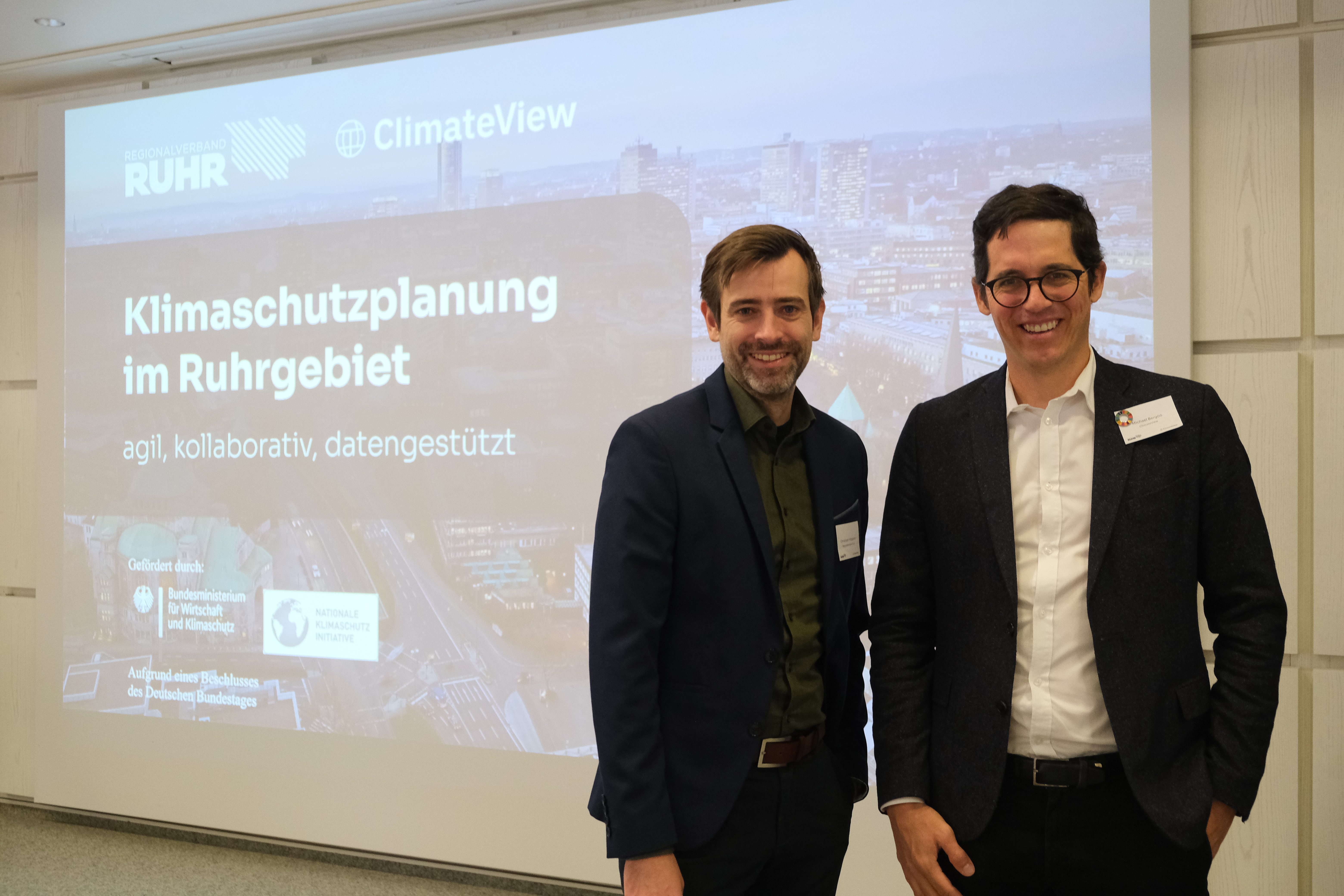 Zum Artikel Klimaschutzplanung, das Foto zeigt  Christoph Höppener, RVR-Referatsleiter Klima und Umweltschutz Michael Bergöö, Bereichsleiter für Deutschland von ClimateView