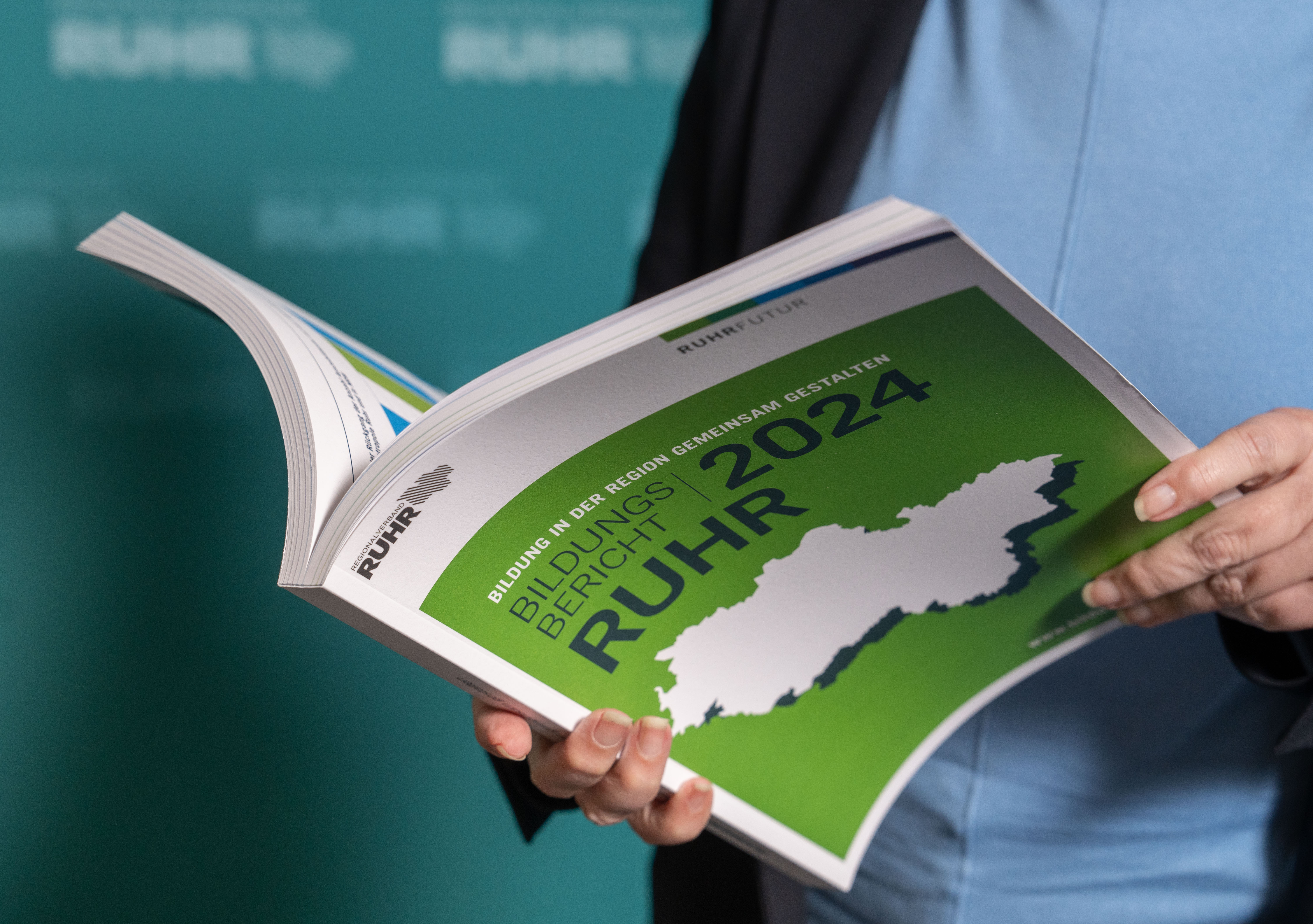 Gedruckte Ausgabe des Bildungsberichts Ruhr