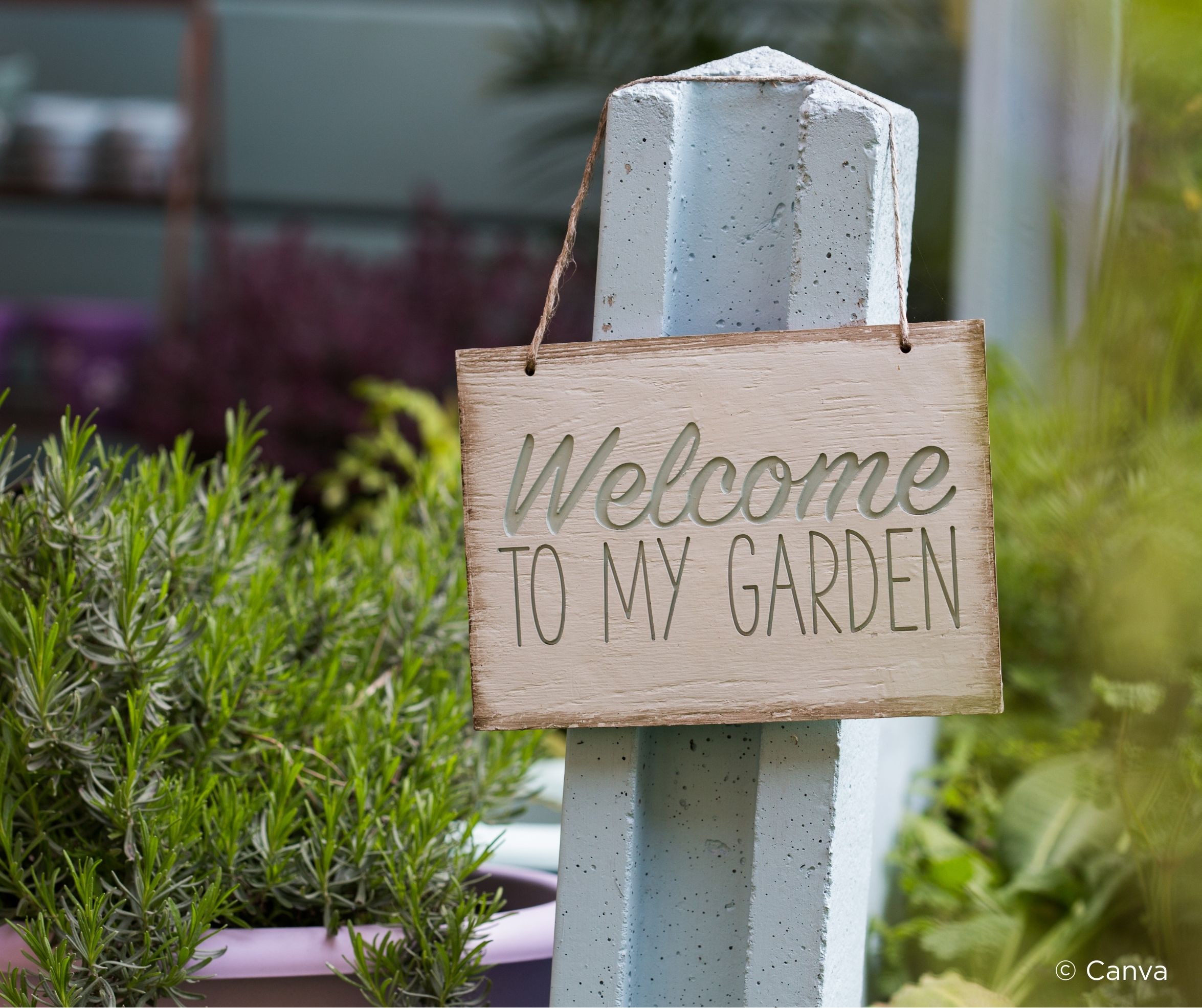 Schild mit Schriftzug Welcome to my garden.