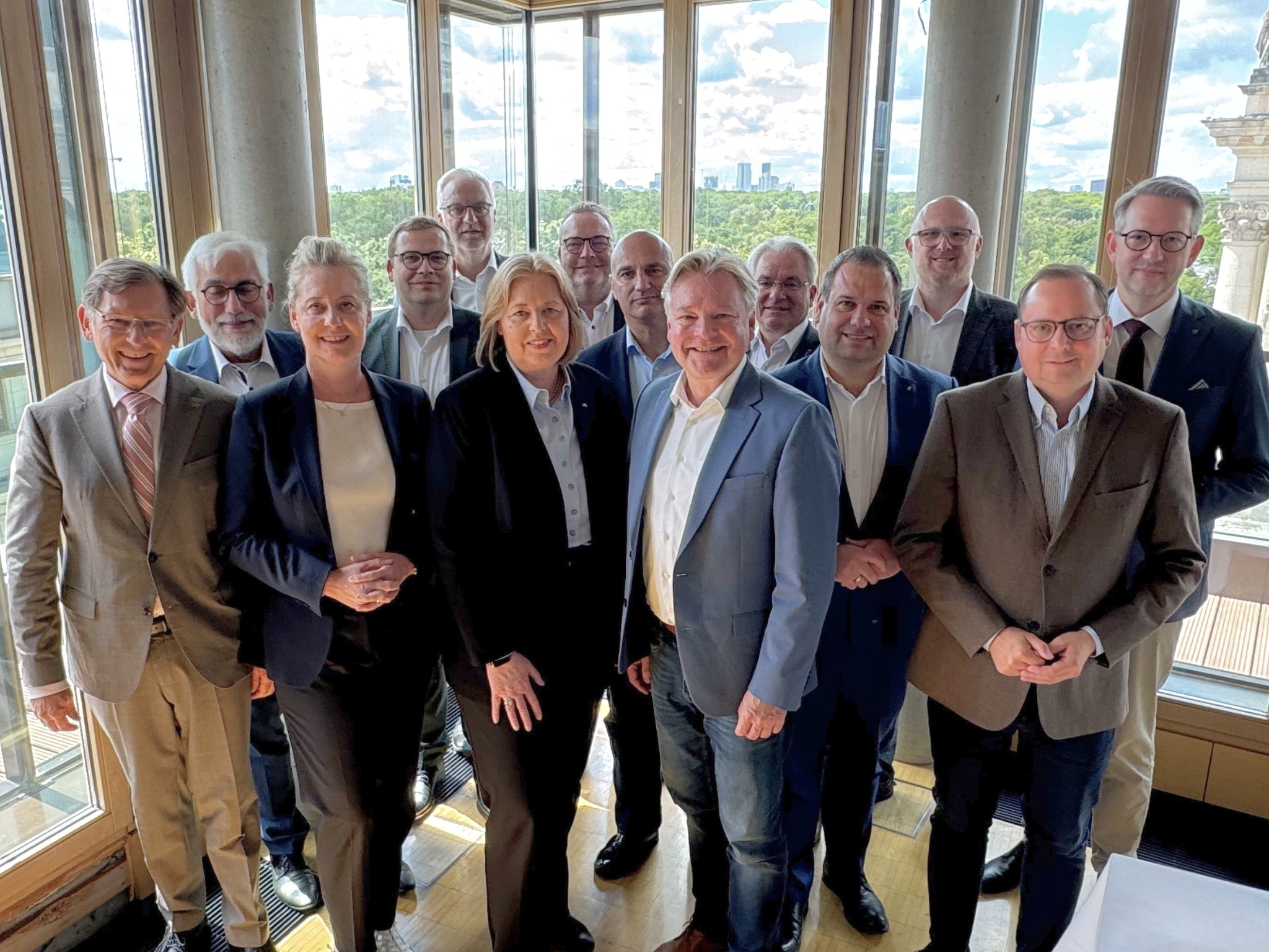 Berlin-Ruhr-Dialog 2026 Gruppenfoto: Kommunalrat und Bärbel Bas