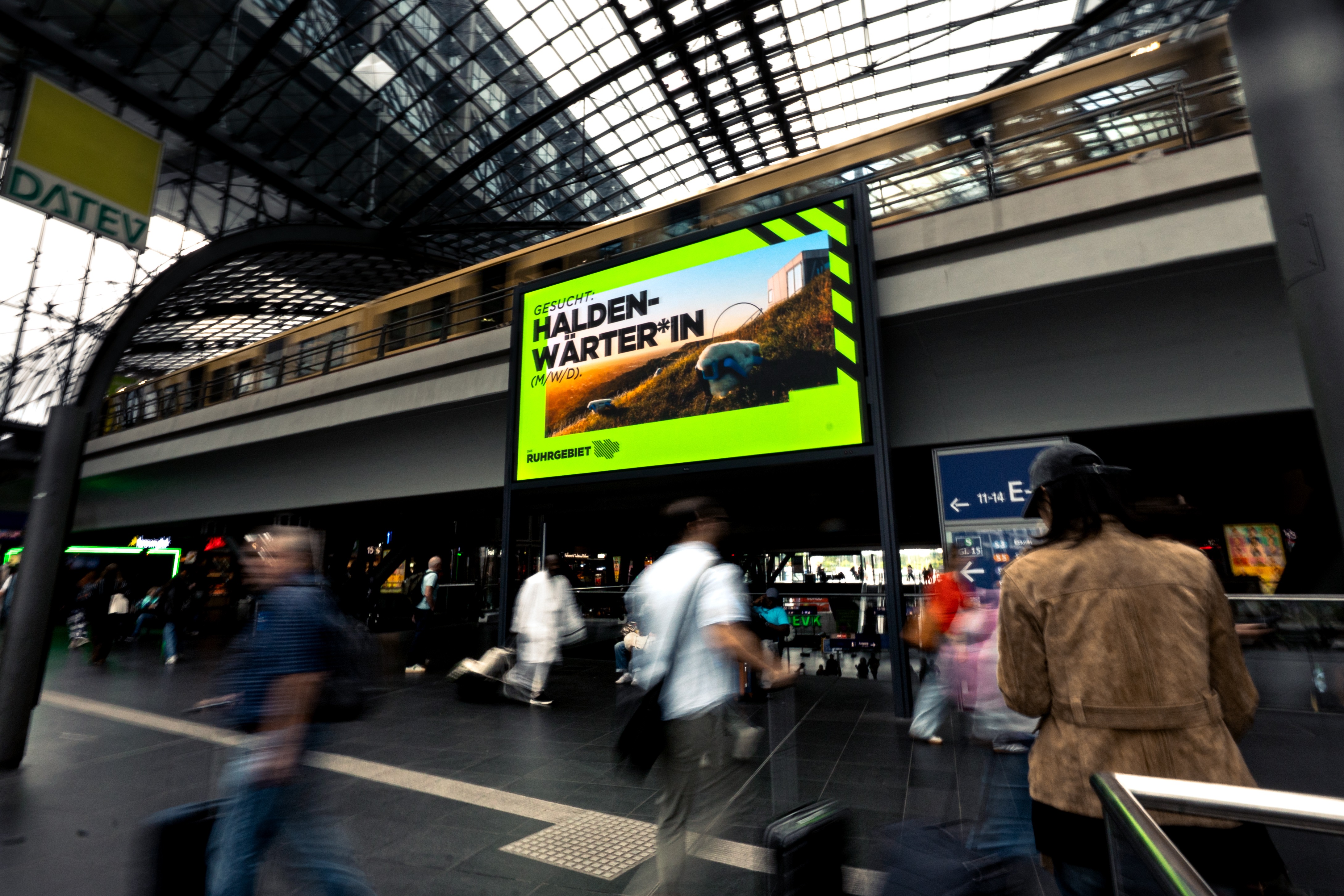 Haldenwärter (m/w/d) gesucht - auch in der Hauptstadt. Das Ruhrgebiet wirbt im Hauptbahnhof Berlin.
