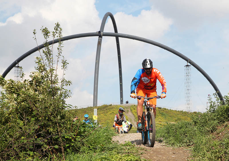 Mountainbiker auf der Halde Hoheward.