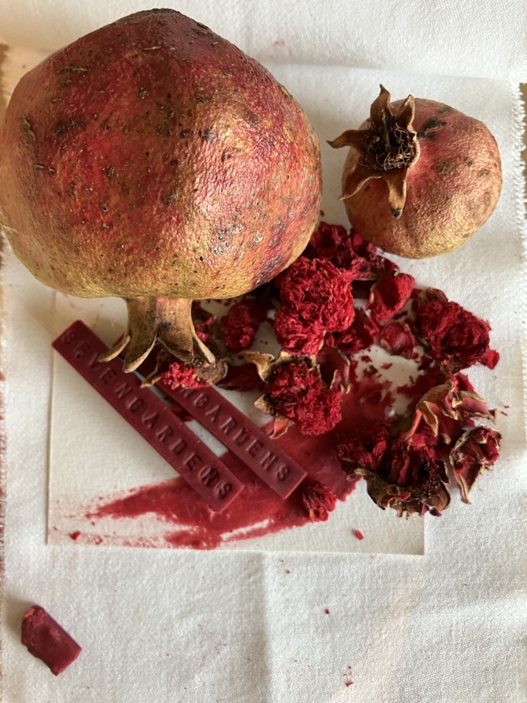 Naturfarben Granatäpfel